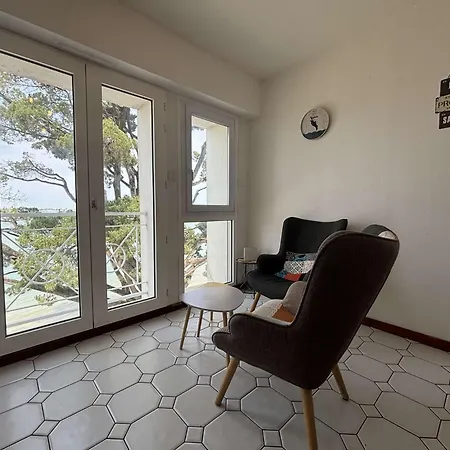 3 Pieces 4 Couchages Trojan Les Bains Sto000-556